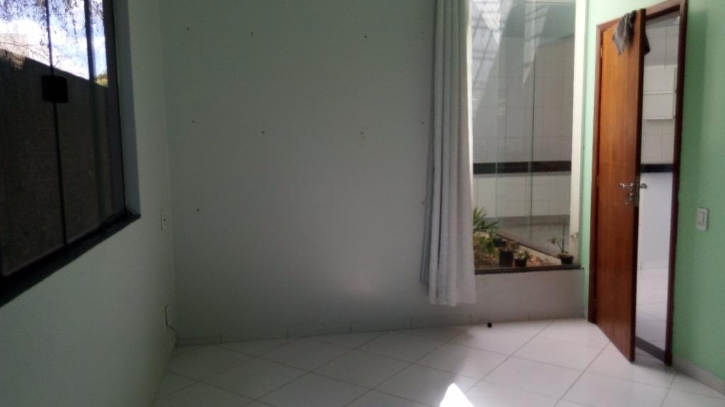 Casa à venda e aluguel com 3 quartos, 170m² - Foto 2