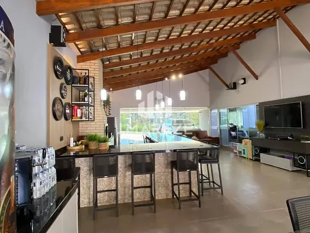 Casa com 660m² 3 quartos e 3 banheiros, à venda, no bairro Jardim Menegazzo em Apucarana