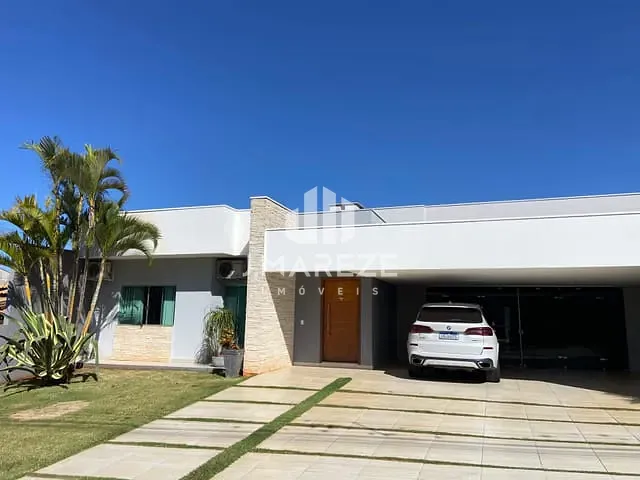 Casa com 660m² 3 quartos e 3 banheiros, à venda, no bairro Jardim Menegazzo em Apucarana