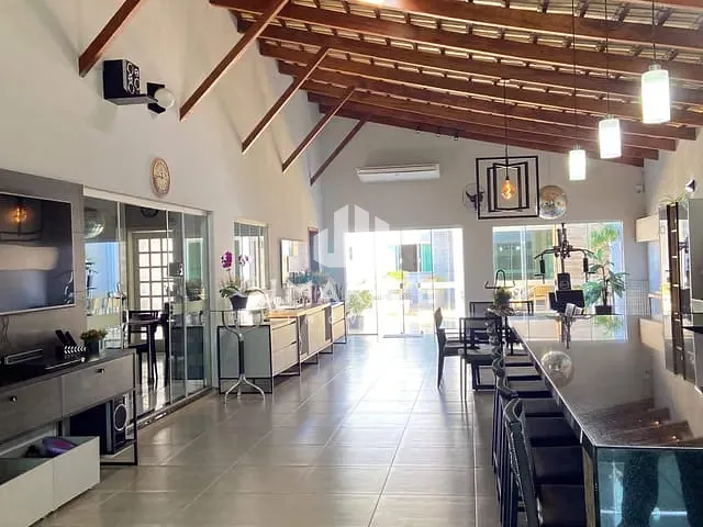 Casa com 660m² 3 quartos e 3 banheiros, à venda, no bairro Jardim Menegazzo em Apucarana