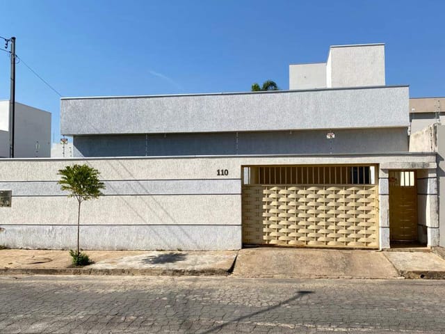 Casa com 300m² 4 quartos e 2 banheiros, à venda, no bairro São Pedro em Arcos