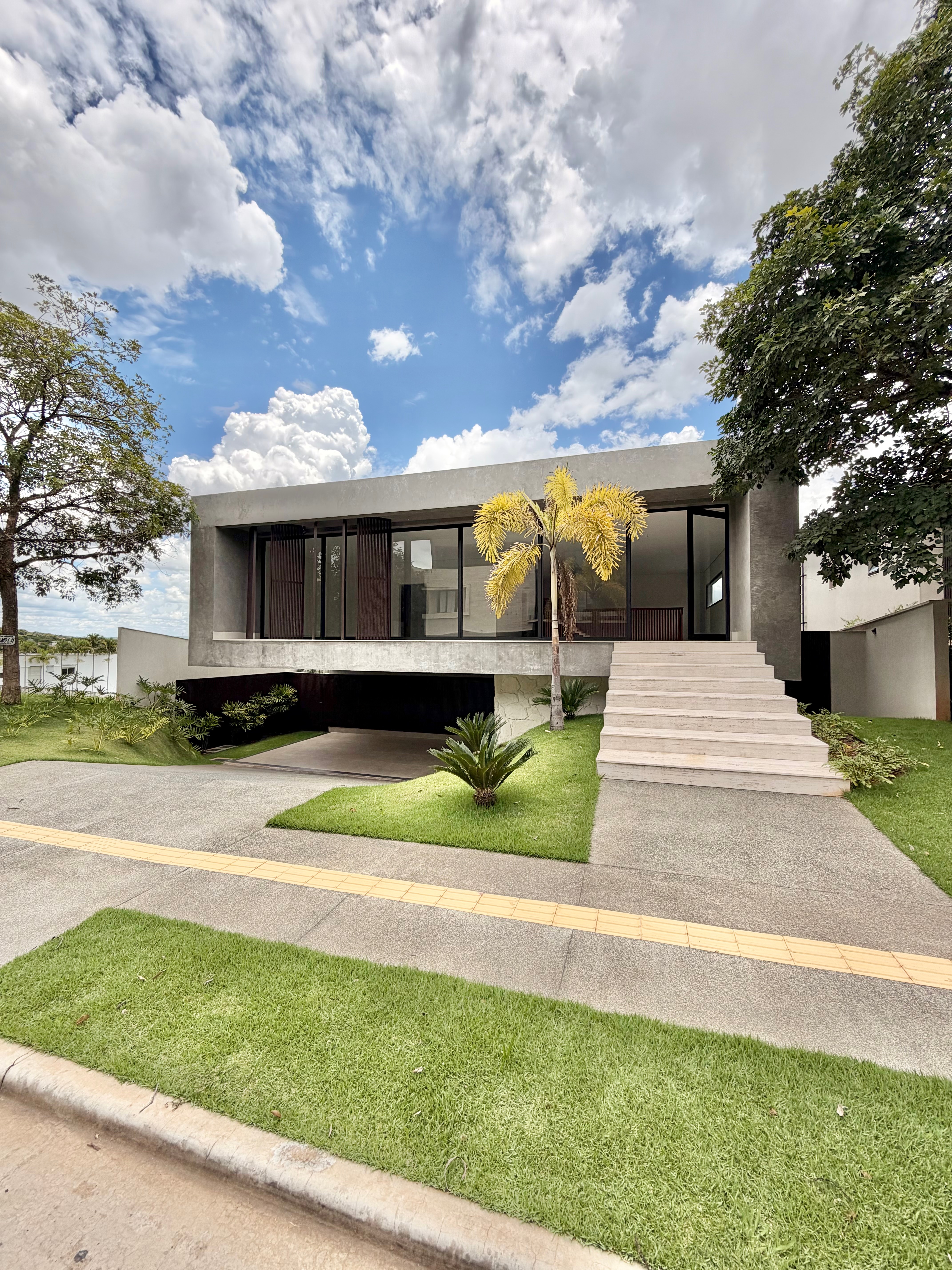 Sobrado à venda com 510 m2, 4 suítes, no Residencial Alphaville Flamboyant, Goiânia, GO