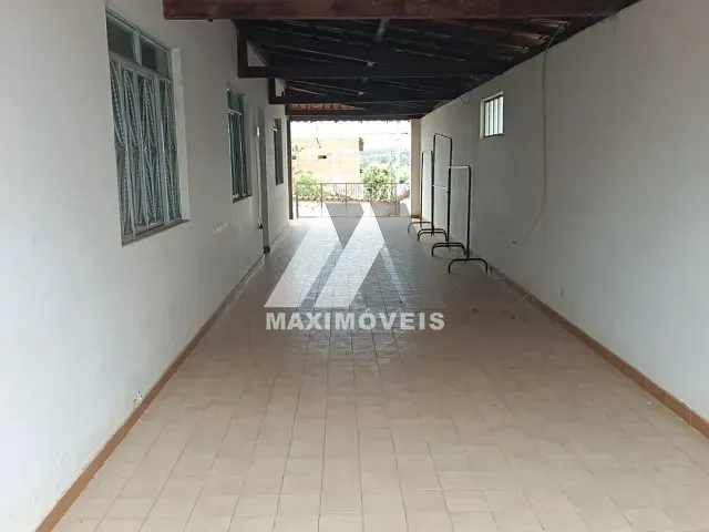 Casa com 229m² 5 quartos e 2 banheiros, para alugar, no bairro Bela Vista em Araçuaí