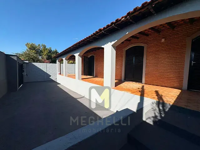 Casa com 383m² 4 quartos e 2 banheiros, à venda, no bairro Jardim Dom Camilo em Serrana