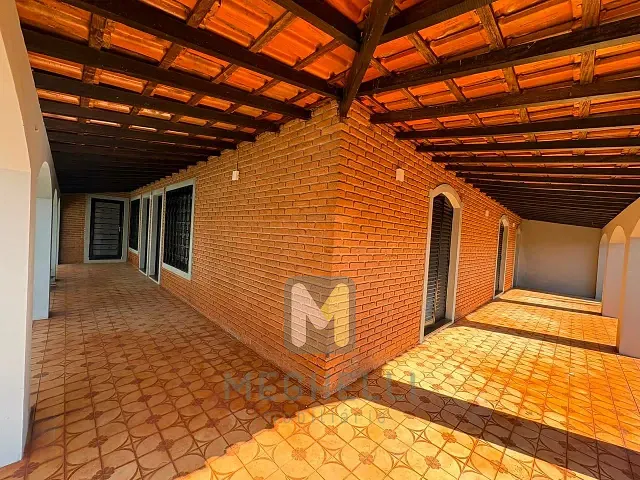 Casa com 383m² 4 quartos e 2 banheiros, à venda, no bairro Jardim Dom Camilo em Serrana