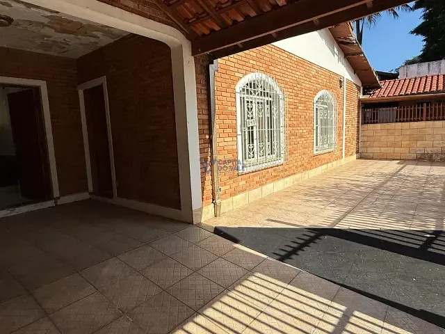 Casa com 637m² 4 quartos e 4 banheiros, à venda, no bairro Jardim das Indústrias em São José dos Campos
