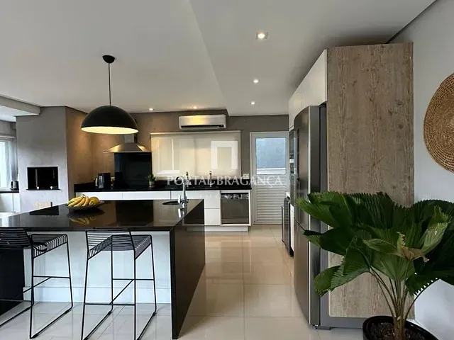 Casa com 468m² 4 quartos e 6 banheiros, à venda, no bairro Condomínio Residencial Fazenda Santa Helena em Bragança Paulista