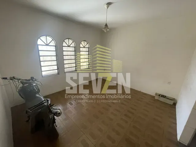 Casa com 300m² 3 quartos e 2 banheiros, à venda, no bairro Vila São João da Boa Vista em Bauru