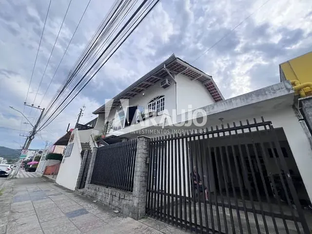 Casa com 162m² 4 quartos e 2 banheiros, à venda, no bairro São Judas em Itajaí