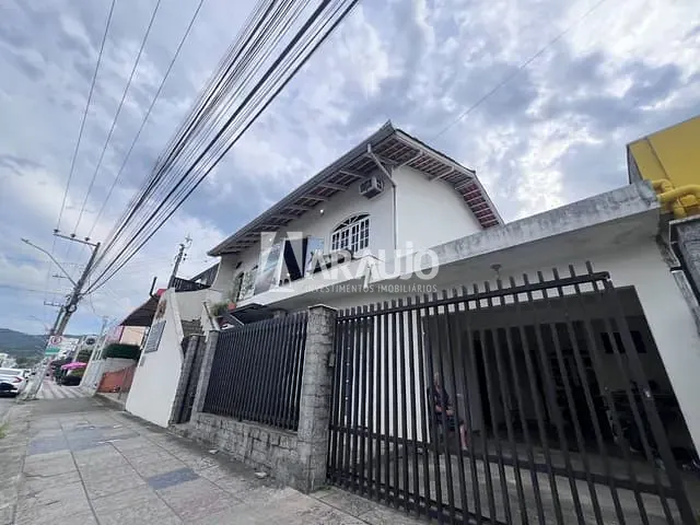 Casa com 162m² 4 quartos e 2 banheiros, à venda, no bairro São Judas em Itajaí