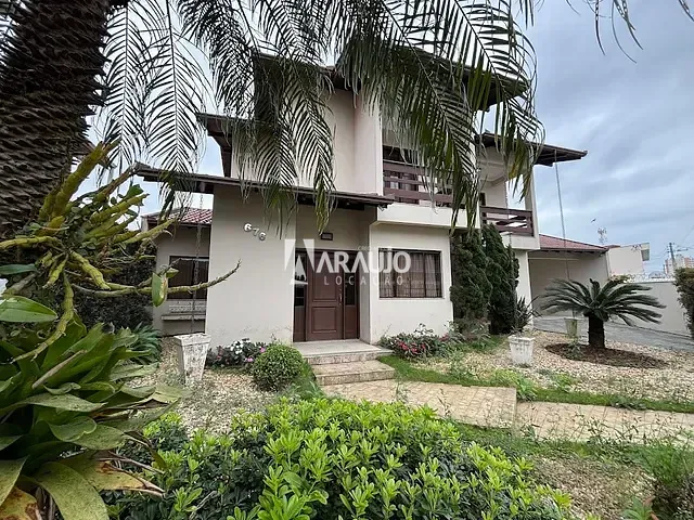 Casa com 500m² 4 quartos e 4 banheiros, para alugar, no bairro Dom Bosco em Itajaí