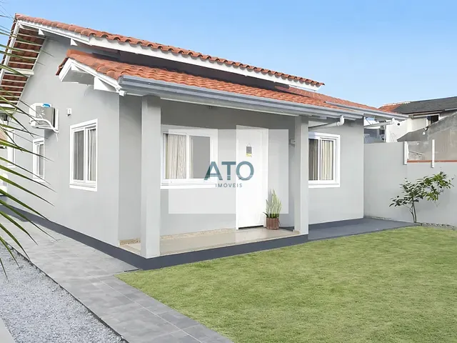 Casa com 390m² 3 quartos e 3 banheiros, à venda, no bairro Universitário em Tijucas