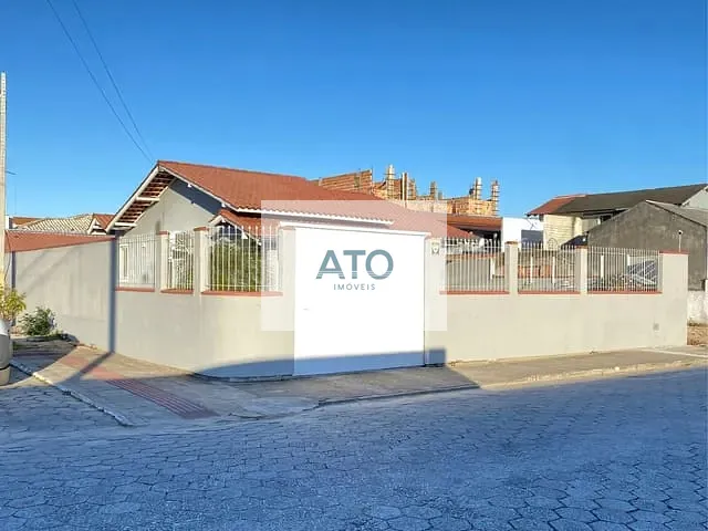 Casa com 390m² 3 quartos e 3 banheiros, à venda, no bairro Universitário em Tijucas