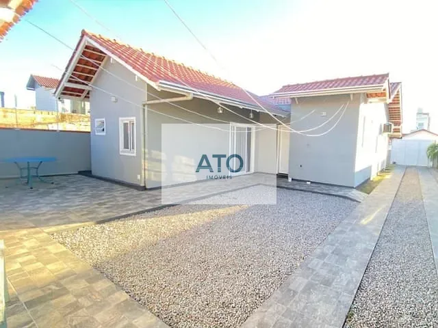 Casa com 390m² 3 quartos e 3 banheiros, à venda, no bairro Universitário em Tijucas