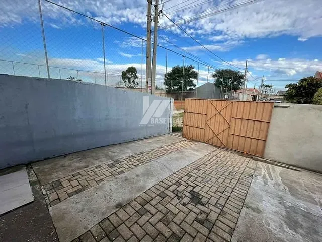 Casa com 150m² 4 quartos e 1 banheiro, à venda, no bairro Uvaranas em Ponta Grossa