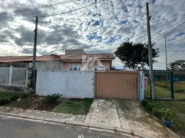 Casa com 150m² 4 quartos e 1 banheiro, à venda, no bairro Uvaranas em Ponta Grossa