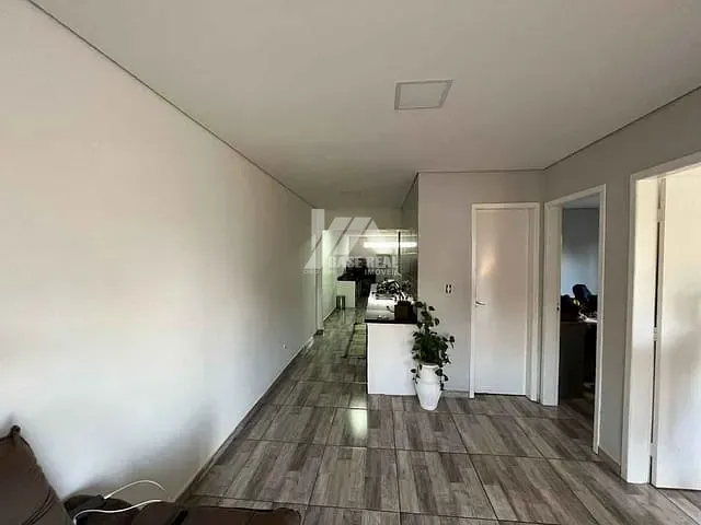 Casa com 150m² 4 quartos e 1 banheiro, à venda, no bairro Uvaranas em Ponta Grossa