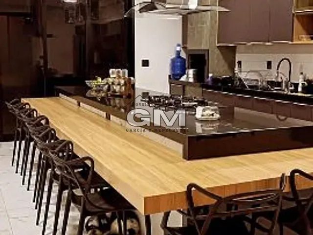 Casa com 300m² 3 quartos e 3 banheiros, à venda, no bairro Centro em Brodowski