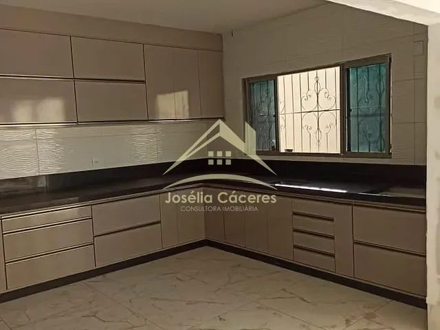 Casa com 360m² 4 quartos e 3 banheiros, à venda, no bairro Jardim Cuiabá em Cuiabá