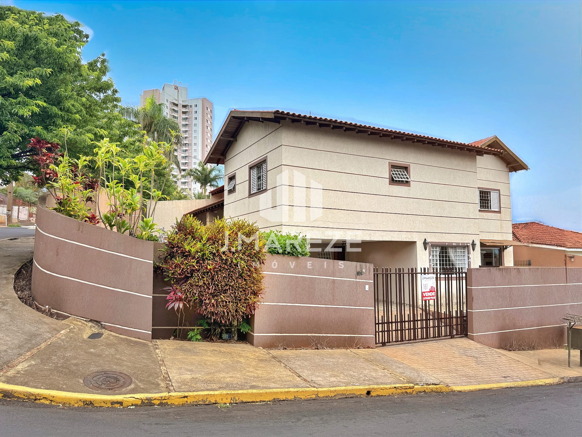 Casa, 4 quartos, 263 m² - Foto 1