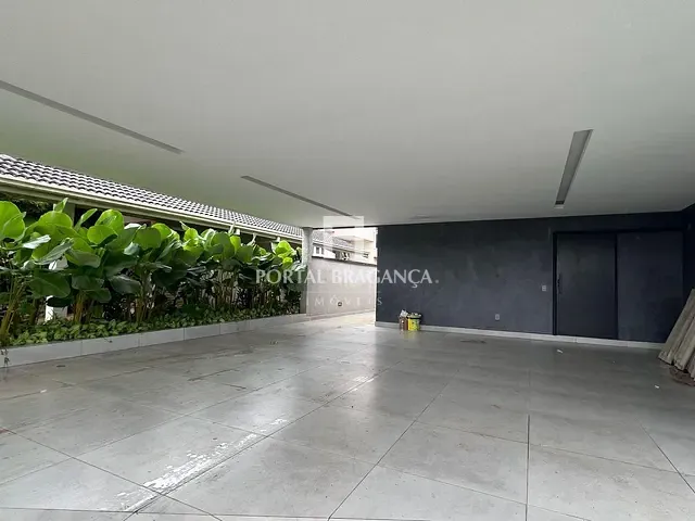 Casa com 1000m² 4 quartos e 6 banheiros, à venda, no bairro Condomínio Residencial Santa Helena em Bragança Paulista
