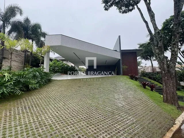 Casa com 1000m² 4 quartos e 6 banheiros, à venda, no bairro Condomínio Residencial Santa Helena em Bragança Paulista