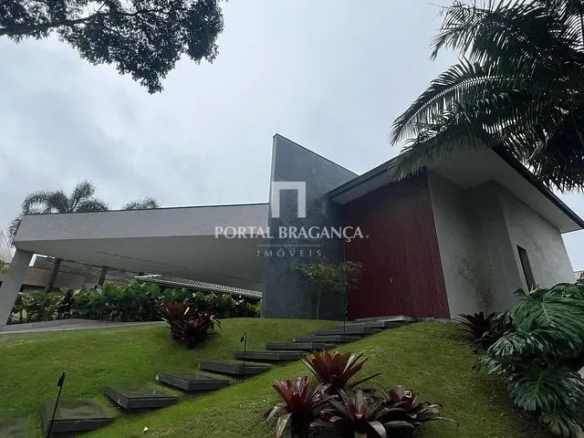 Casa com 1000m² 4 quartos e 6 banheiros, à venda, no bairro Condomínio Residencial Santa Helena em Bragança Paulista