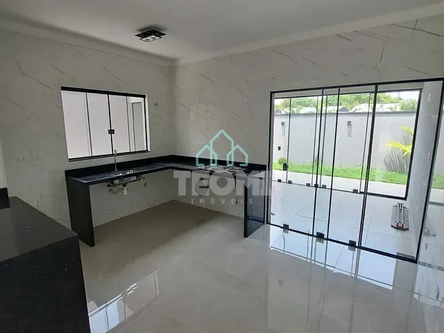 Casa com 308m² 3 quartos e 4 banheiros, à venda, no bairro Jardim Jaragua em Taubaté