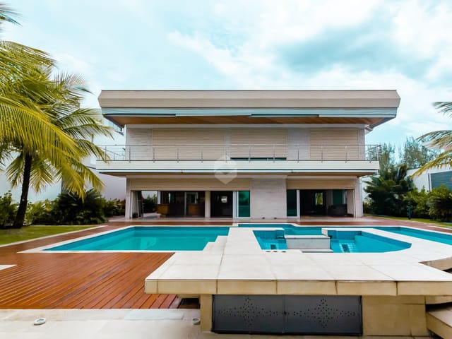 Casa com 1000m² 3 quartos e 5 banheiros, à venda, no bairro Barra da Tijuca em Rio de Janeiro