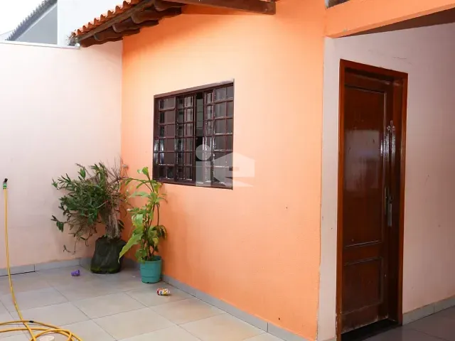 Casa com 250m² 3 quartos e 1 banheiro, à venda, no bairro Conjunto Habitacional San Fernando em Rolândia