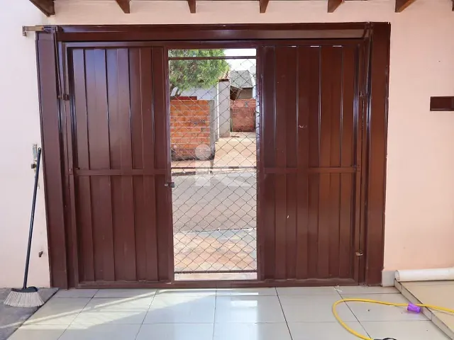 Casa com 250m² 3 quartos e 1 banheiro, à venda, no bairro Conjunto Habitacional San Fernando em Rolândia