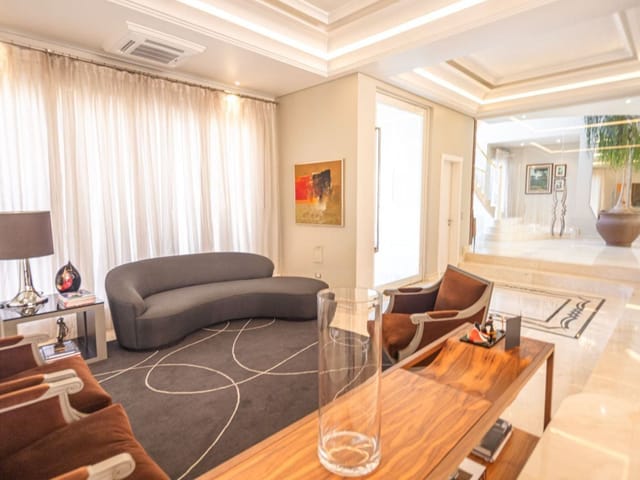 Casa com 670m² 5 quartos e 8 banheiros, à venda, no bairro Santa Felicidade em Curitiba