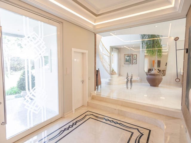 Casa com 670m² 5 quartos e 8 banheiros, à venda, no bairro Santa Felicidade em Curitiba