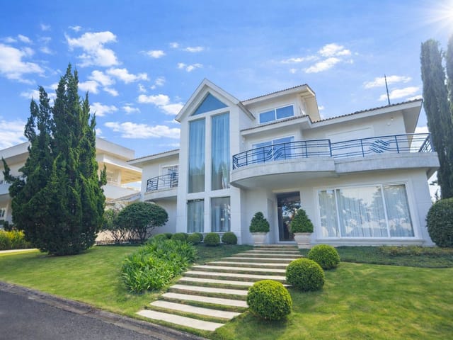 Casa com 670m² 5 quartos e 8 banheiros, à venda, no bairro Santa Felicidade em Curitiba