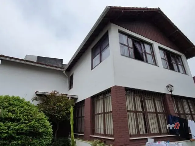 Casa 4 quartos e 1 banheiro, à venda, no bairro Alto da Serra em Petrópolis
