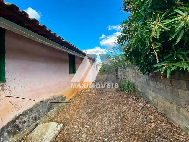 Casa com 339m² 5 quartos e 1 banheiro, à venda, no bairro Alto Santuário em Araçuaí