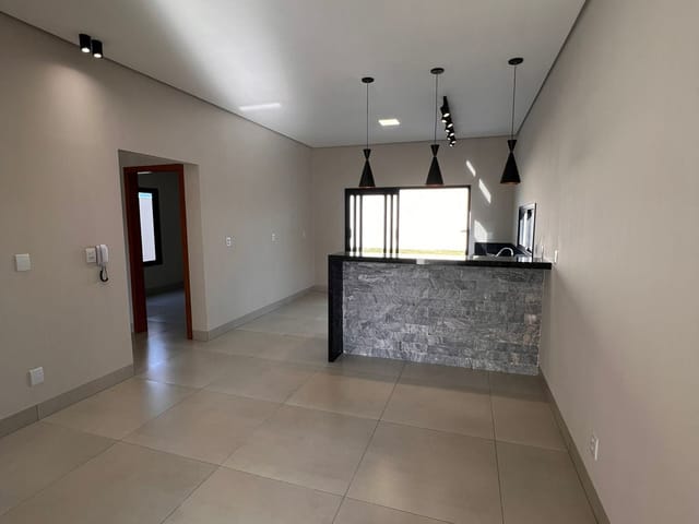 Casa com 300m² 3 quartos e 2 banheiros, à venda, no bairro Jardim Bougainville em Sinop