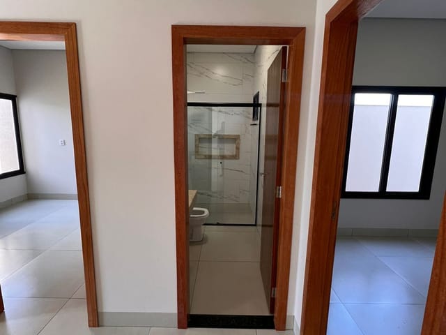 Casa com 300m² 3 quartos e 2 banheiros, à venda, no bairro Jardim Bougainville em Sinop