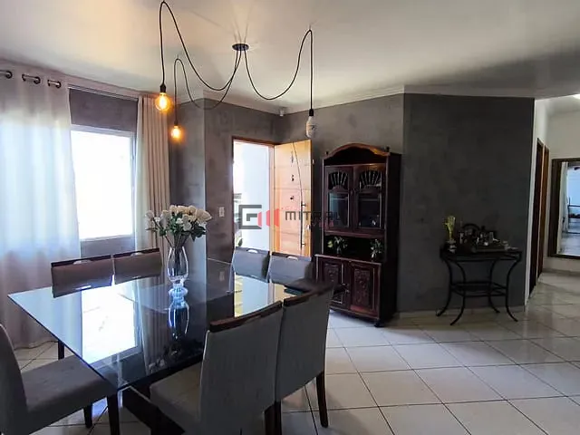 Casa com 250m² 3 quartos e 2 banheiros, à venda, no bairro Paulista em Londrina