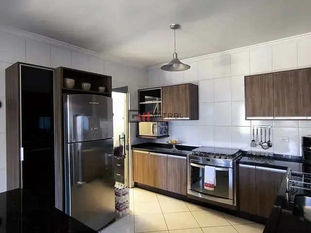 Casa com 250m² 3 quartos e 2 banheiros, à venda, no bairro Paulista em Londrina