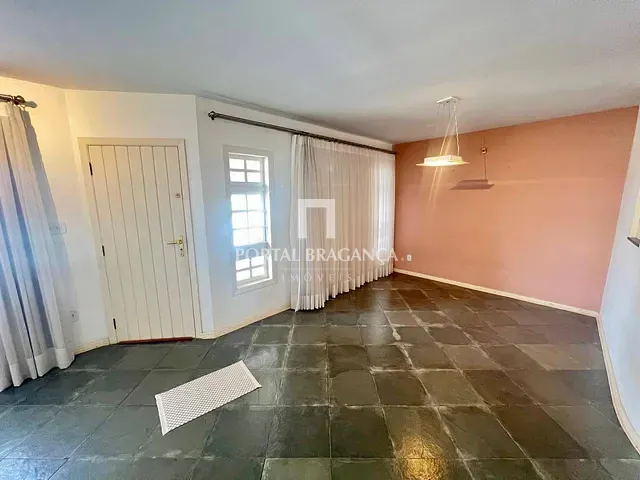 Casa com 250m² 3 quartos e 2 banheiros, à venda, no bairro Jardim Europa em Bragança Paulista