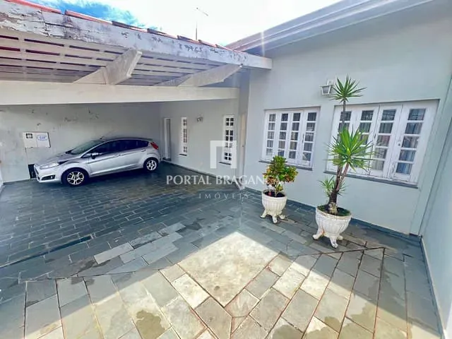 Casa com 250m² 3 quartos e 2 banheiros, à venda, no bairro Jardim Europa em Bragança Paulista