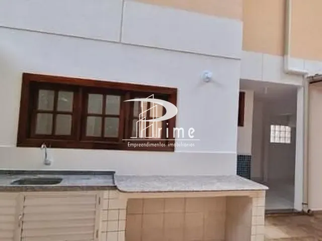 Casa com 400m² 4 quartos e 3 banheiros, à venda, no bairro Baldeador em Niterói