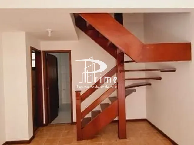 Casa com 400m² 4 quartos e 3 banheiros, à venda, no bairro Baldeador em Niterói