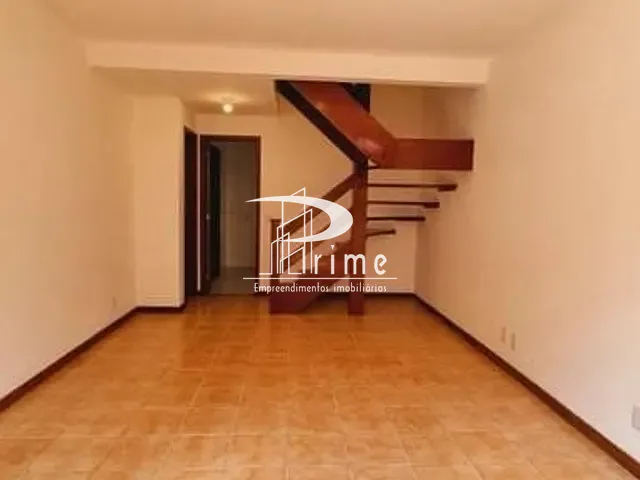 Casa com 400m² 4 quartos e 3 banheiros, à venda, no bairro Baldeador em Niterói