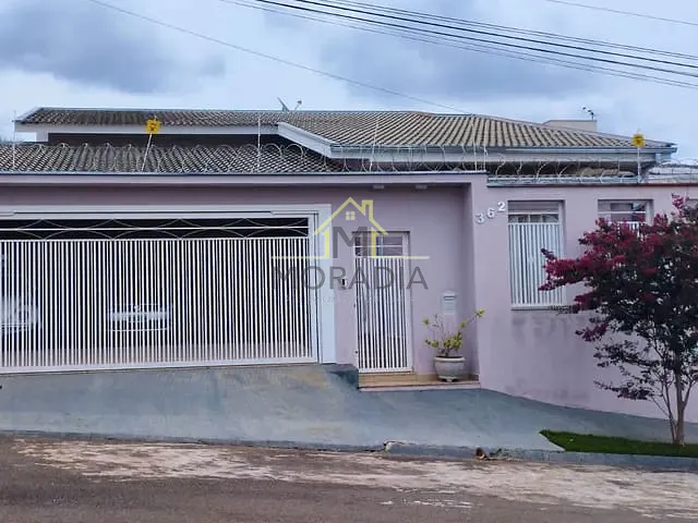 Casa 3 quartos e 3 banheiros, à venda, no bairro Residencial Nova Floresta II em Guaxupé