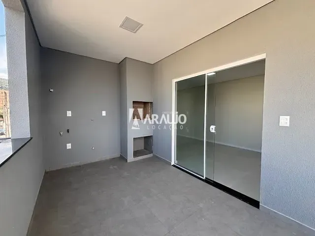 Casa 2 quartos e 1 banheiro, para alugar, no bairro Espinheiros em Itajaí