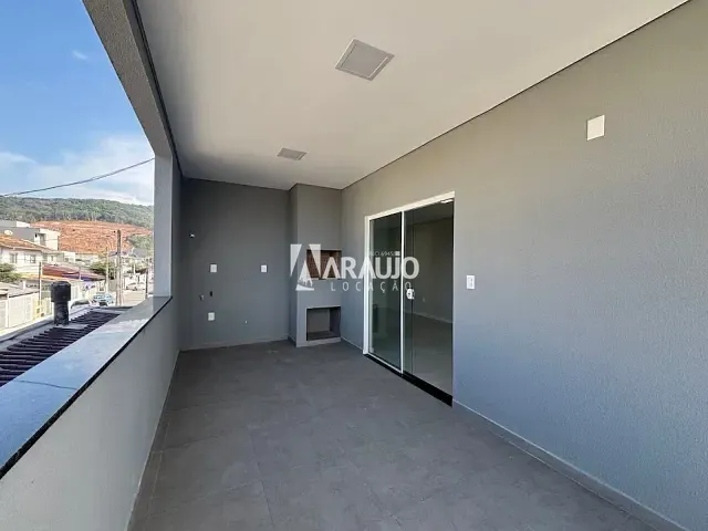 Casa 2 quartos e 1 banheiro, para alugar, no bairro Espinheiros em Itajaí