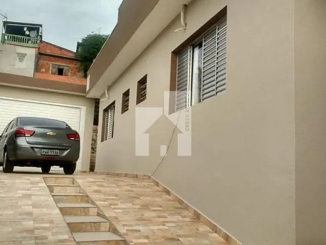 Casa com 388m² 2 quartos e 2 banheiros, à venda, no bairro Jardim Carlos Gomes em Jundiaí