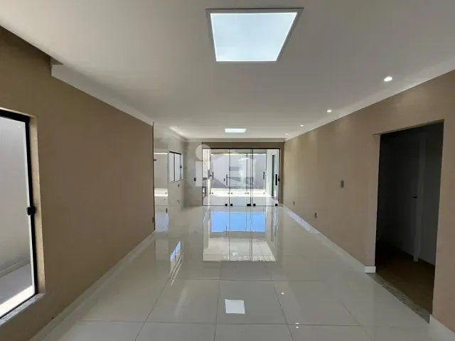Casa com 325m² 3 quartos e 2 banheiros, à venda, no bairro Jardim Moriá em Rolândia